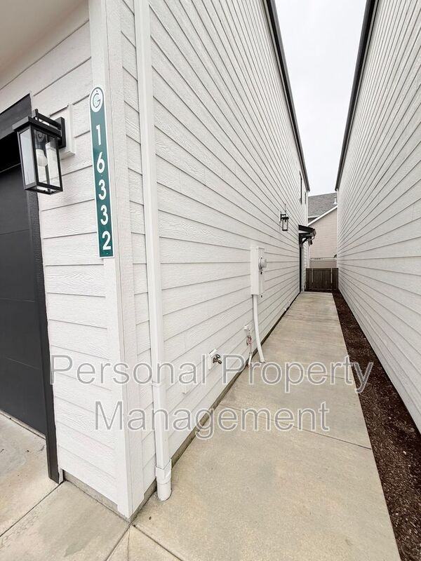16332 Ne 21st St - Photo 2 of 21