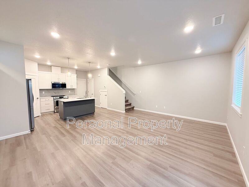 16332 Ne 21st St - Photo 3 of 21
