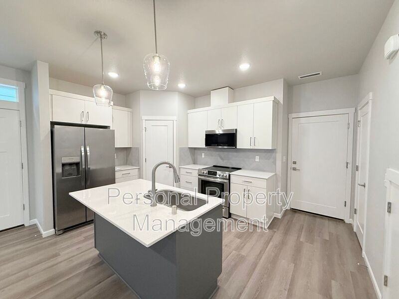 16332 Ne 21st St - Photo 5 of 21