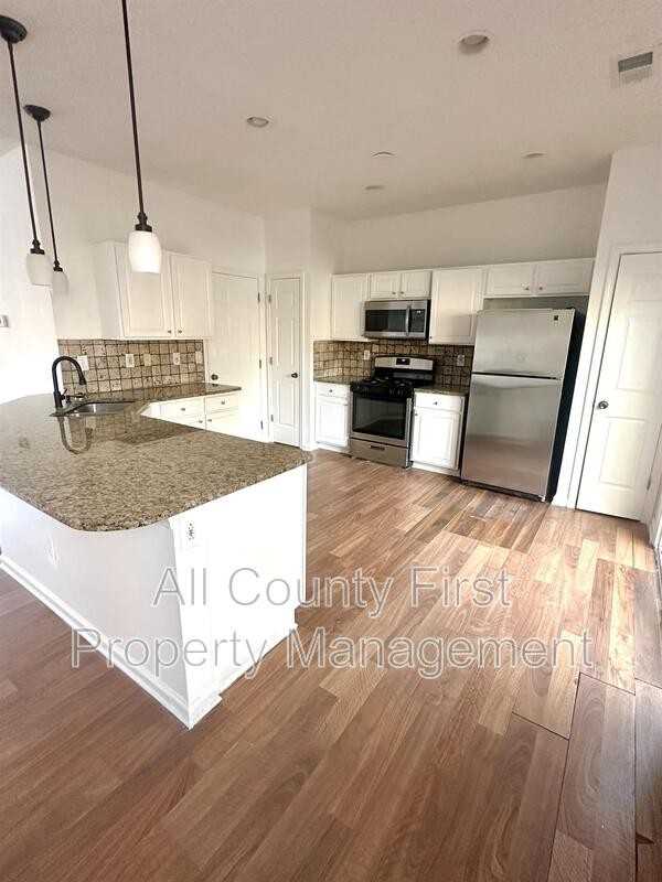 2884 Regent Walk Dr - Photo 4 of 17