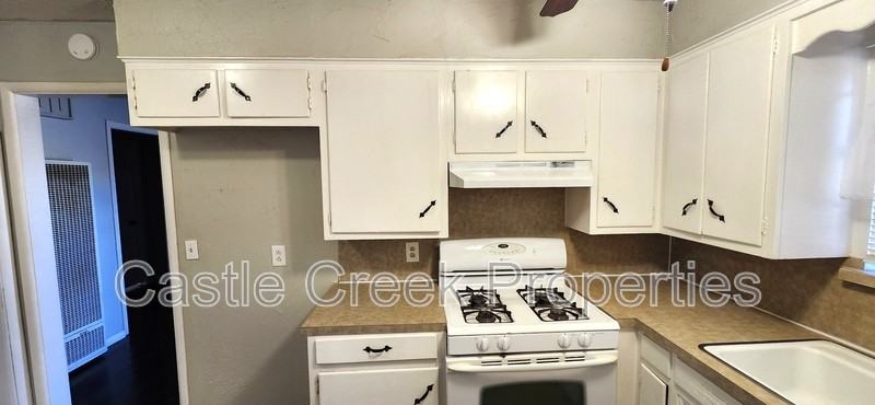 20 East 12th Street - Photo 3 of 10