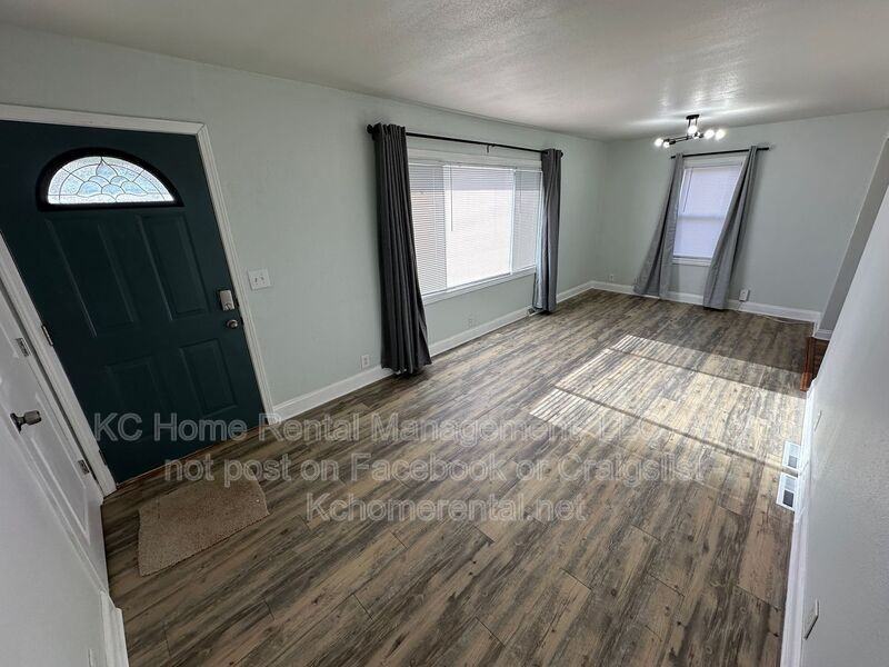 2010 Bunker Ave - Photo 7 of 38