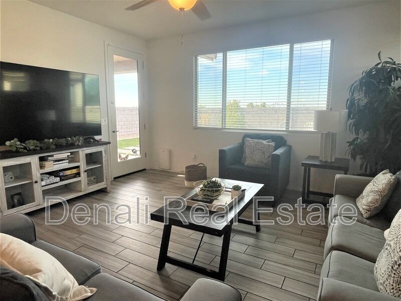 2822 West Apollo Road - Photo 3 of 22