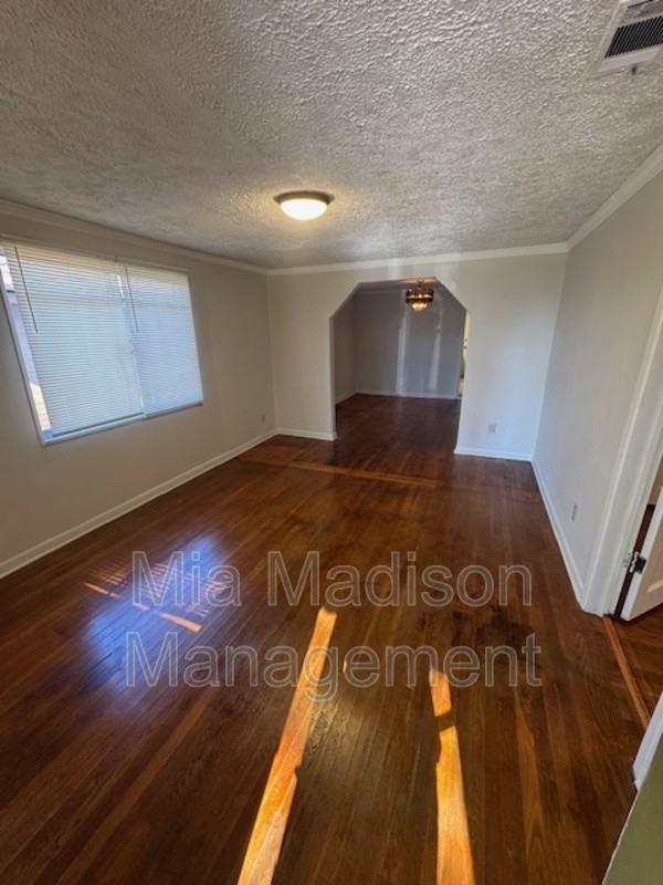 1026 West 41st Street - Photo 2 of 12