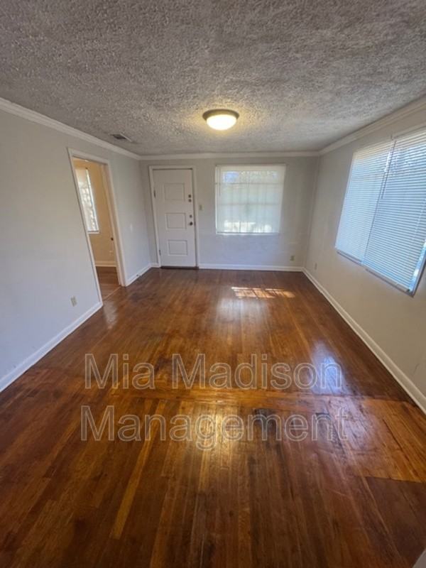 1026 West 41st Street - Photo 3 of 12