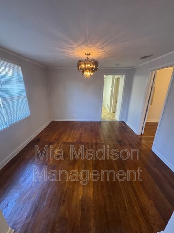 1026 West 41st Street - Photo 4 of 12