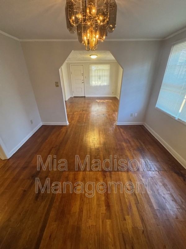 1026 West 41st Street - Photo 5 of 12