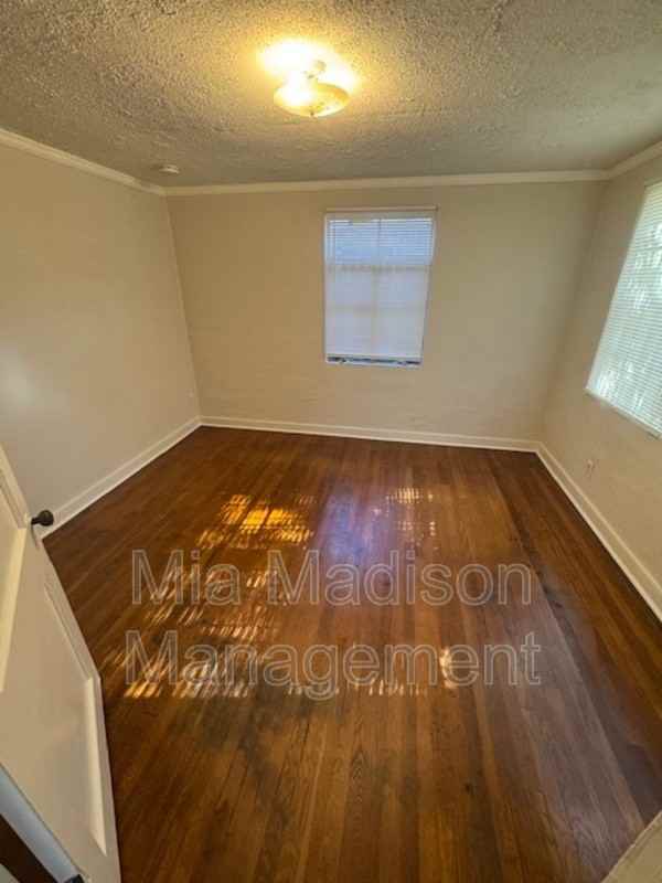 1026 West 41st Street - Photo 6 of 12