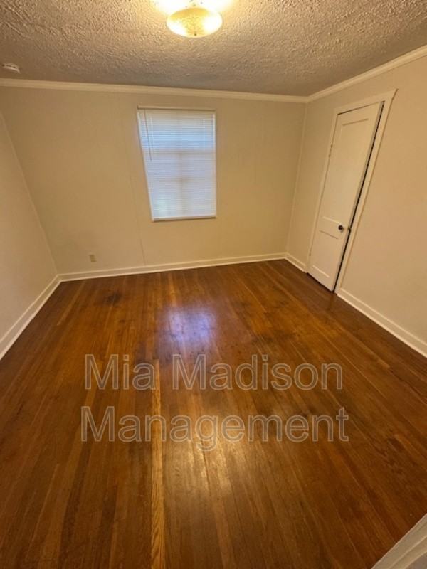 1026 West 41st Street - Photo 7 of 12