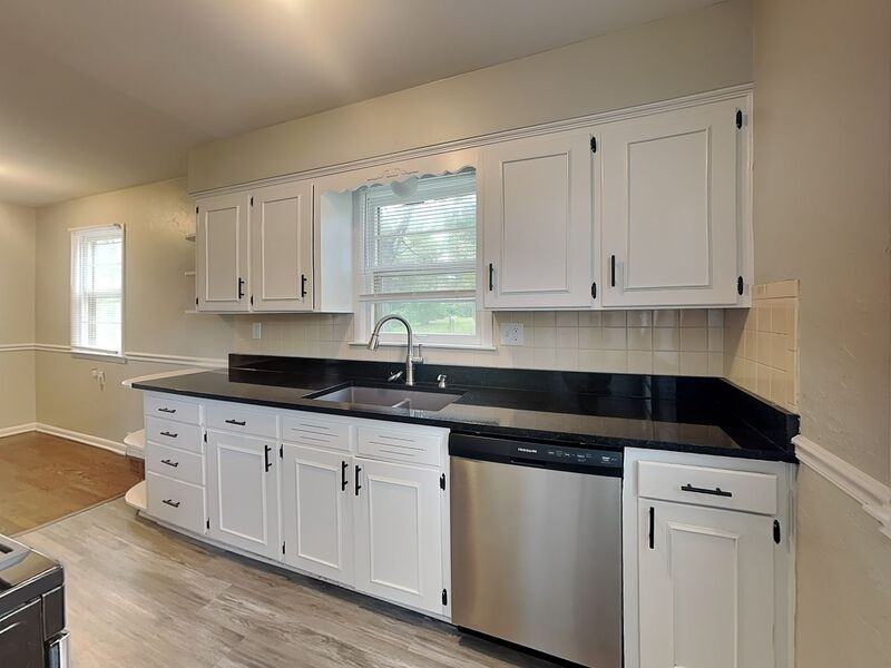 2728 Northeast 45th Street - Photo 3 of 15