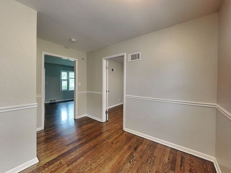 2728 Northeast 45th Street - Photo 5 of 15