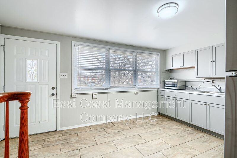 431 Caledonia Ave - Photo 7 of 27