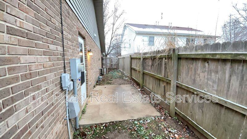 983 Trenton Road - Photo 4 of 26