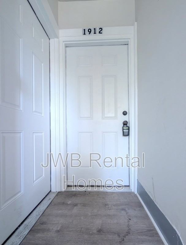 1912 Silver Street - Photo 2 of 12