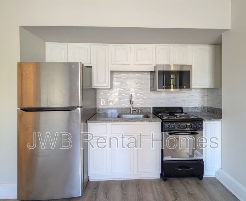 1912 Silver Street - Photo 3 of 12