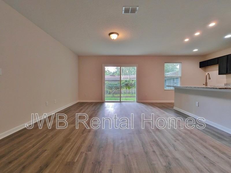 452 Malcross Avenue - Photo 5 of 8