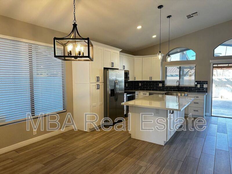 1722 Gilmore Circle - Photo 4 of 27