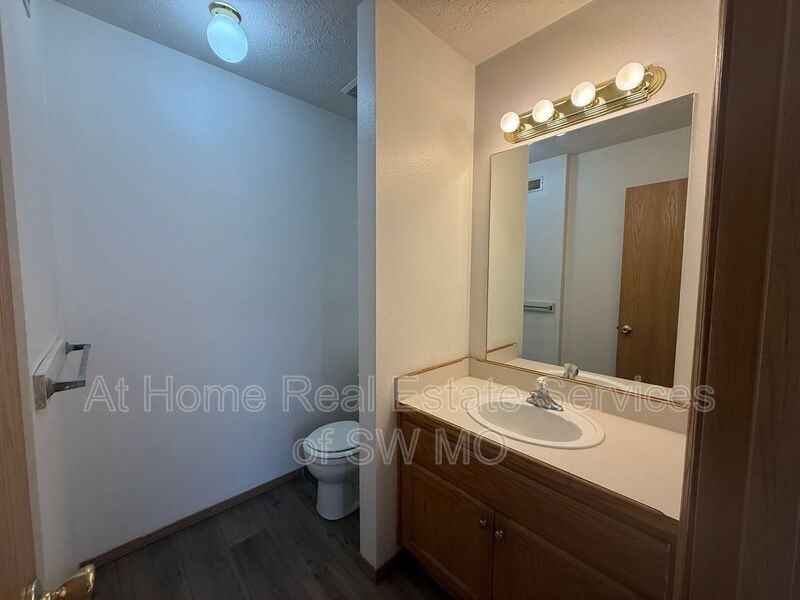 743 E Kings Carriage Blvd - Photo 5 of 13