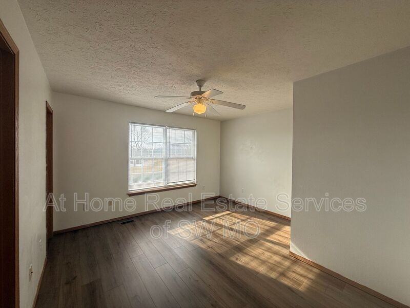 743 E Kings Carriage Blvd - Photo 6 of 13