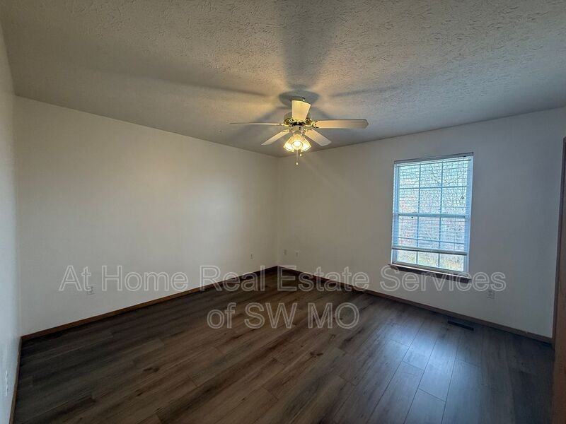 743 E Kings Carriage Blvd - Photo 7 of 13