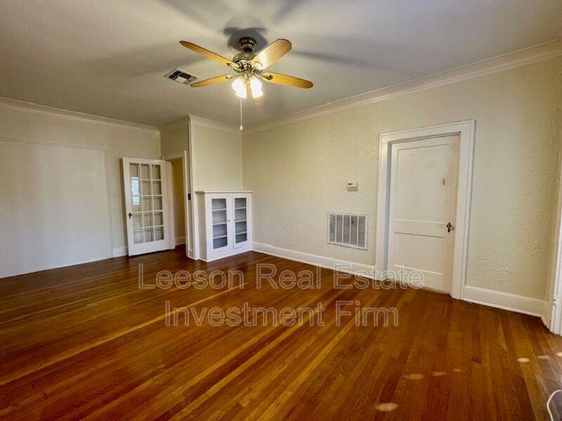 458 Forest Ave - Photo 3 of 15