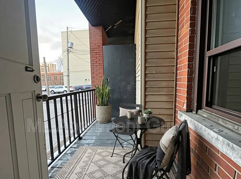 44 Victoria Ave S #103 - Photo 3 of 15