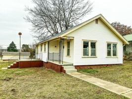 featured image of 120 East Maple Street