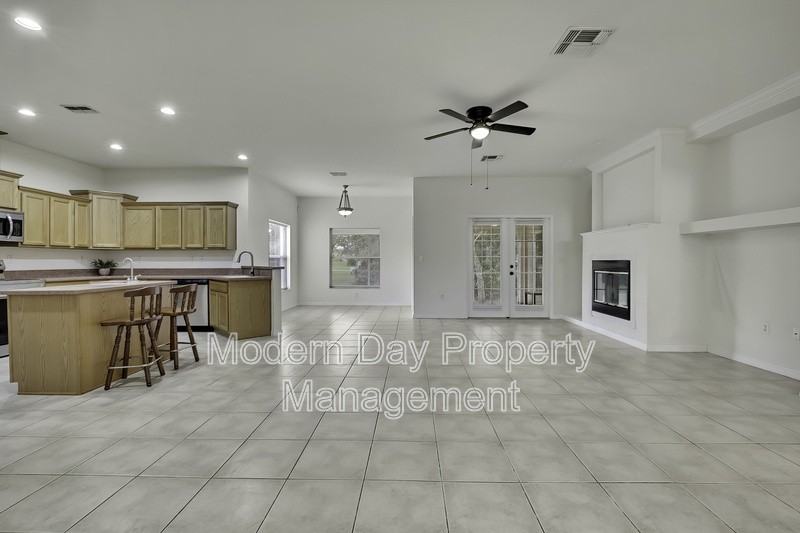 12052 Jade Avenue - Photo 5 of 47