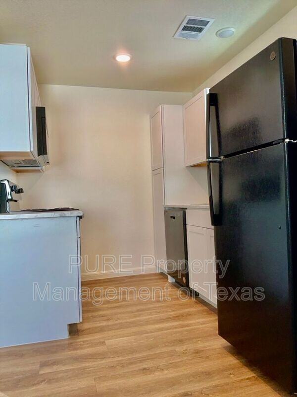 2002 W 2nd St #802 - Photo 6 of 15