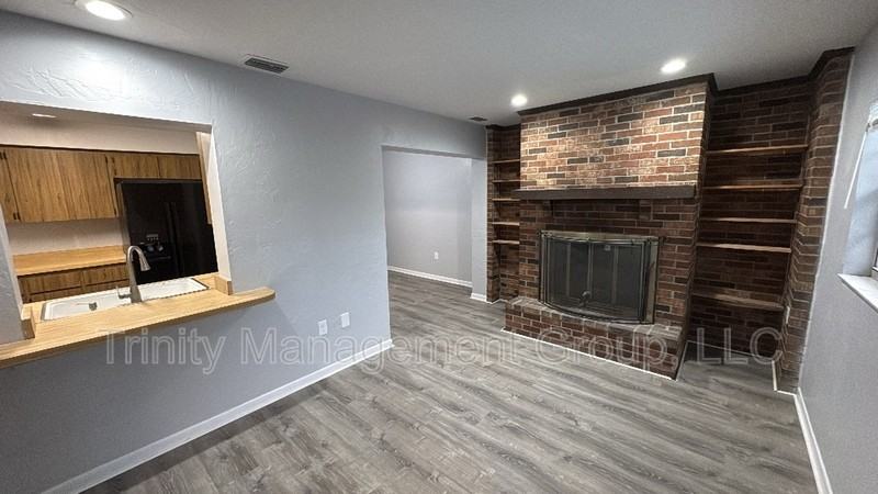 12275 Linden Dr - Photo 3 of 10