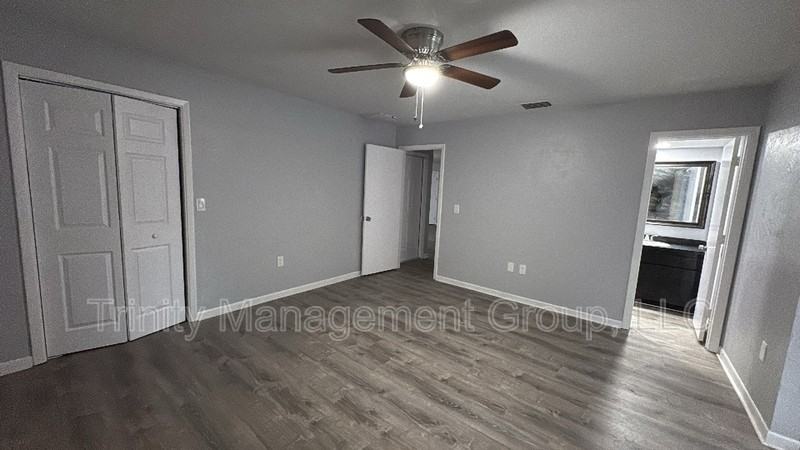 12275 Linden Dr - Photo 4 of 10