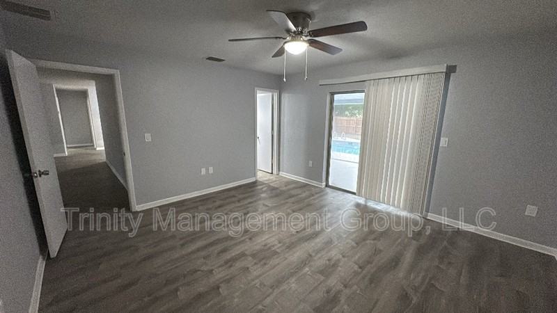 12275 Linden Dr - Photo 5 of 10