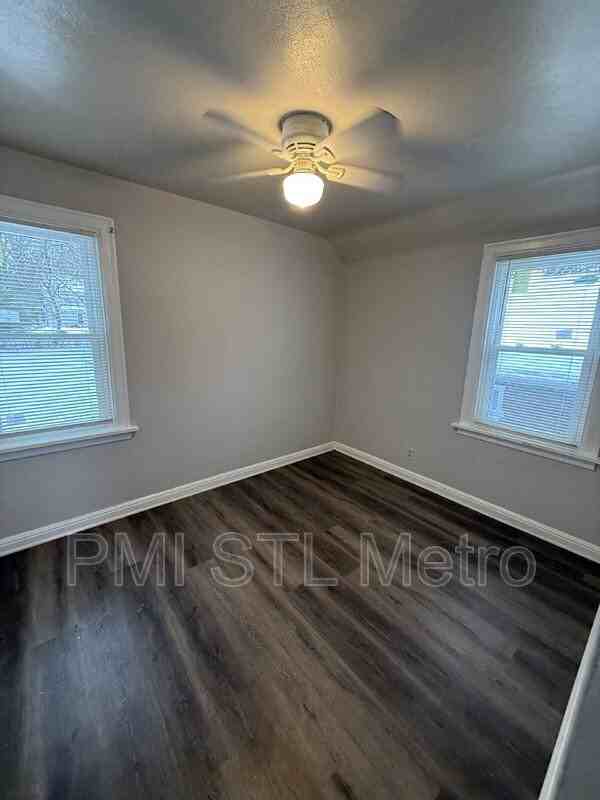 2915 Ridgeway Ave - Photo 3 of 10