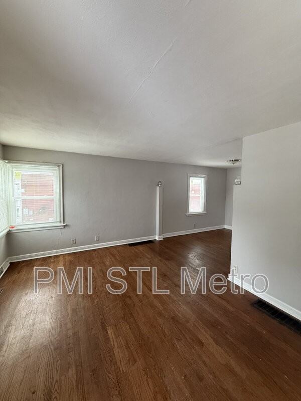 2915 Ridgeway Ave - Photo 6 of 10