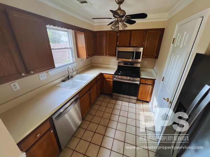 2950 Lexington Trace Dr Se - Photo 2 of 17