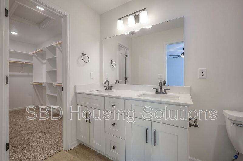 9013 85th Place - Photo 5 of 12