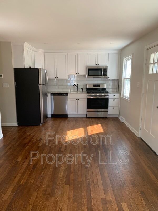 38 Elmhurst Circle - Photo 5 of 19