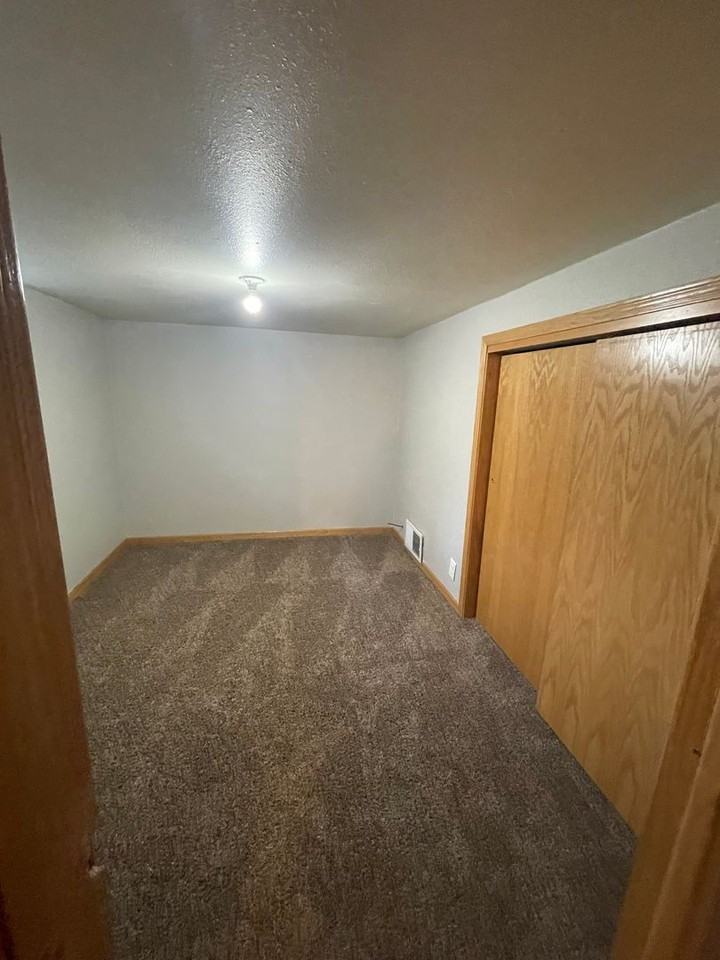 1638 8th St N - Photo 2 of 9