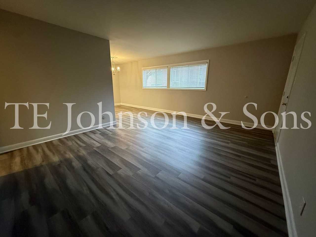 2001 S Main St - Photo 6 of 18