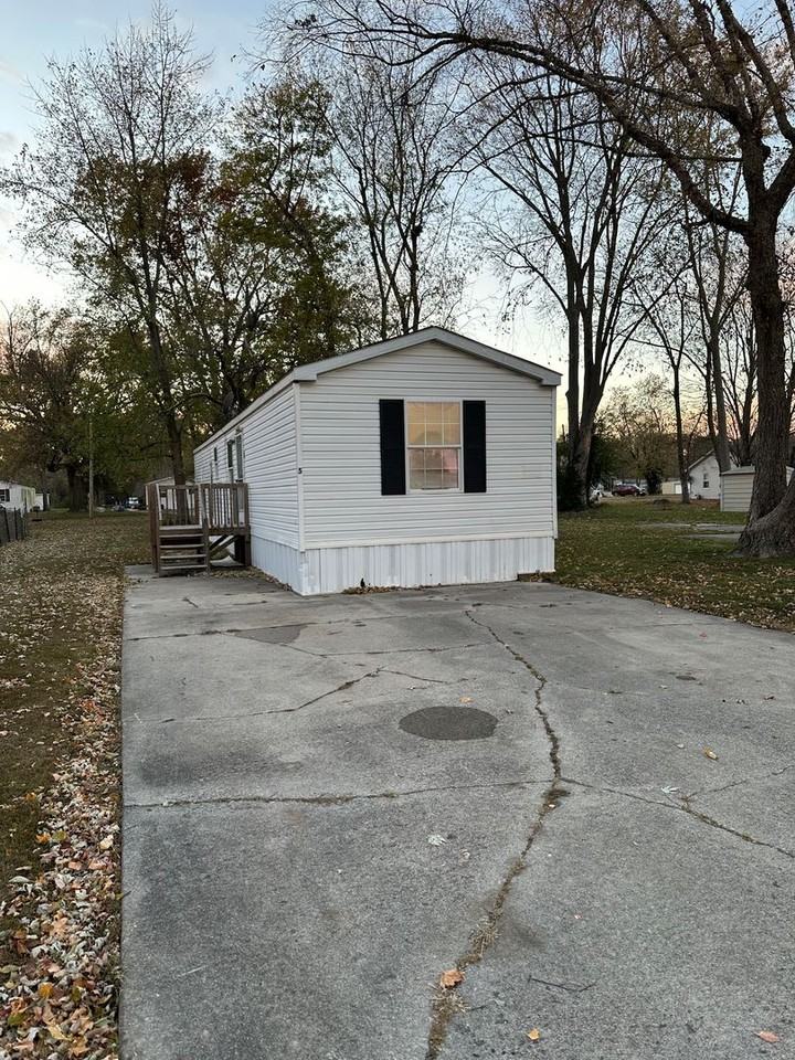 2501 S Broadway - Photo 2 of 50