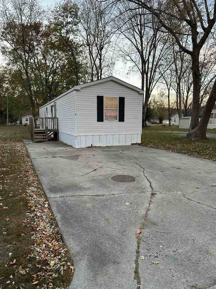 2501 S Broadway - Photo 3 of 50