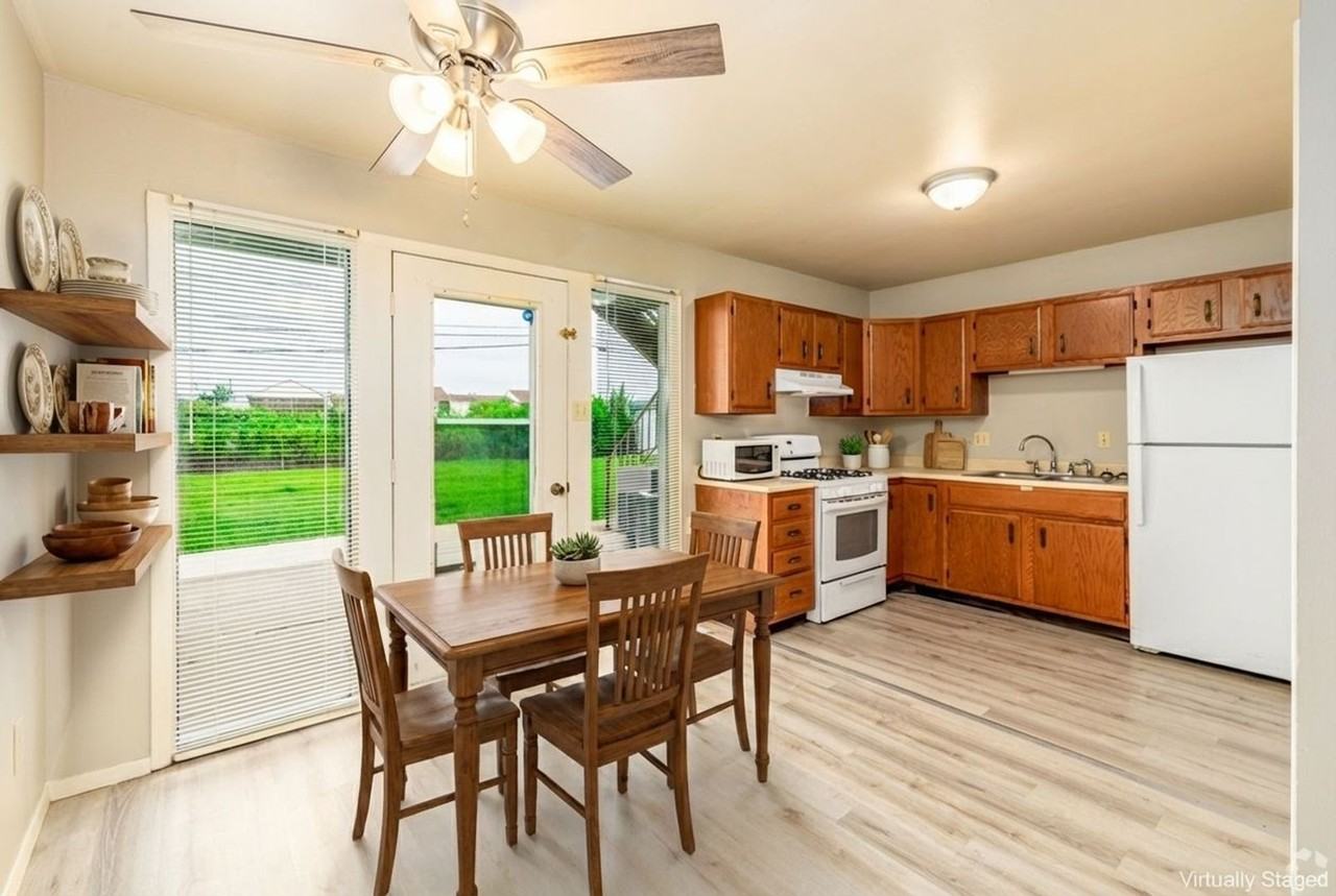 Come home to Park Forest today! - Photo 2 of 6