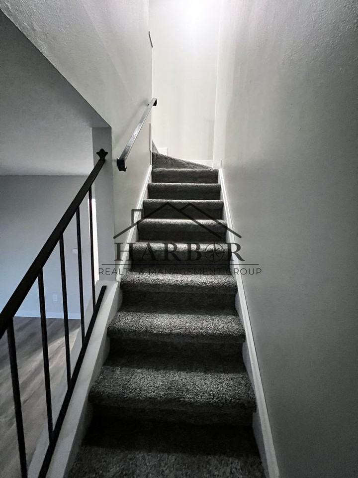 Country Club - Photo 7 of 25