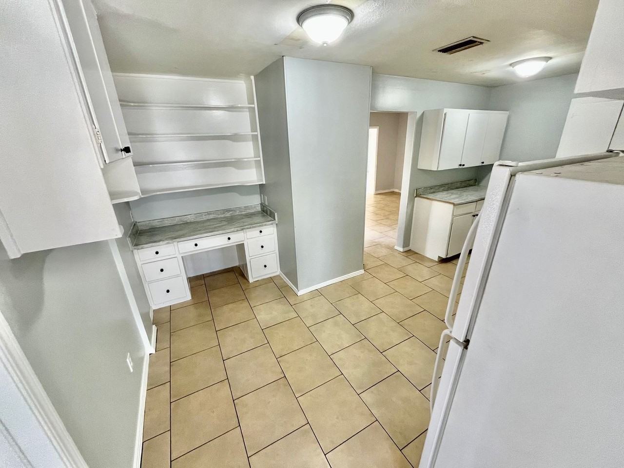 520 Norfolk Circle - Photo 3 of 10