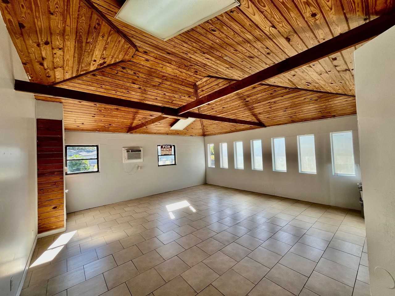 520 Norfolk Circle - Photo 4 of 10