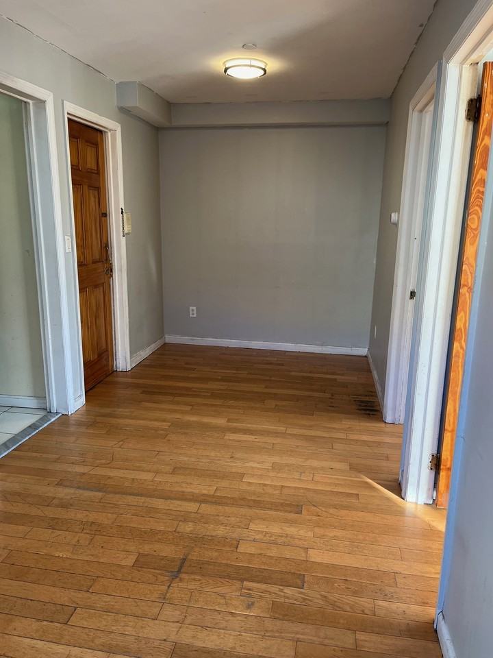 27-32 12th Street #3FL - Photo 2 of 8