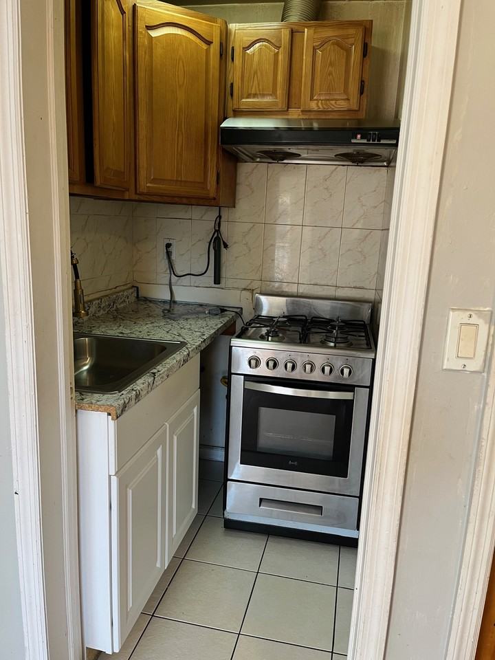 27-32 12th Street #3FL - Photo 3 of 8