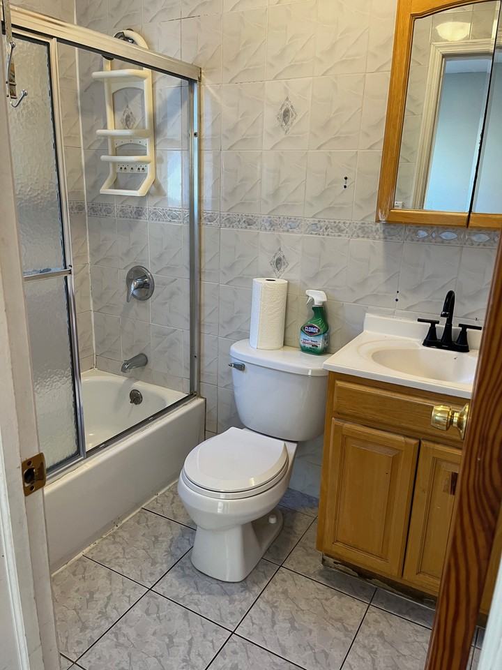 27-32 12th Street #3FL - Photo 4 of 8