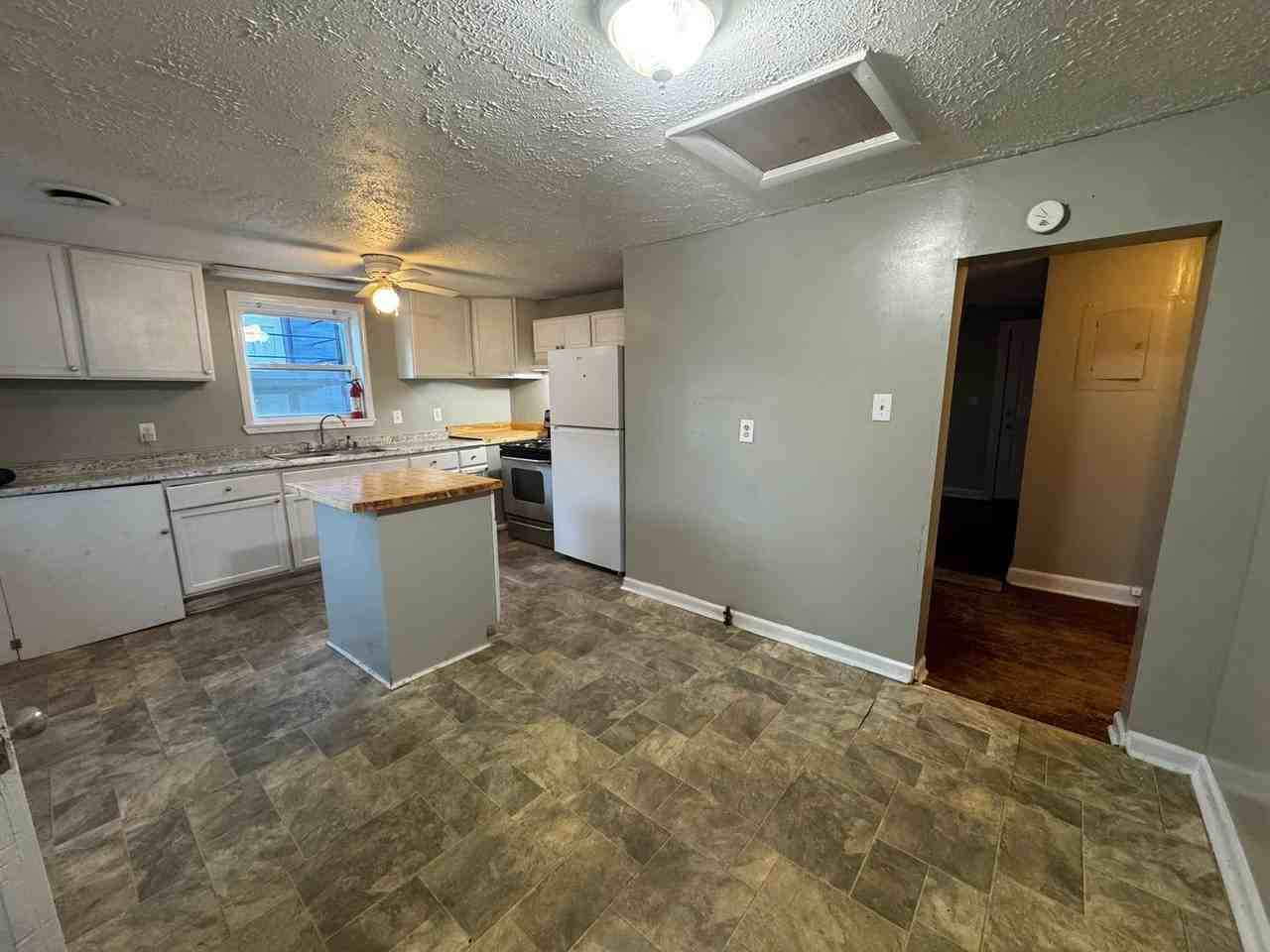 2220 Murchison Rd - Photo 4 of 17