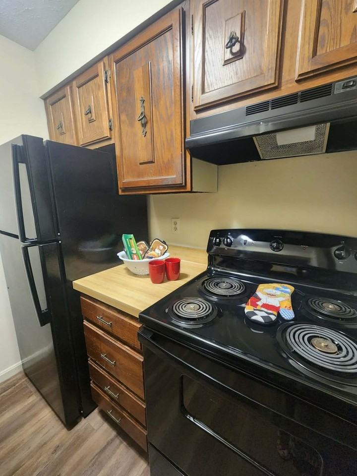 Lakewood Flats and Townhomes - Photo 4 of 7